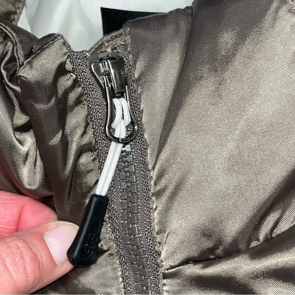 The North Face 550 Bronze Satin Down Puffer Jacket Coat Women’s size Small - Picture 8 of 14